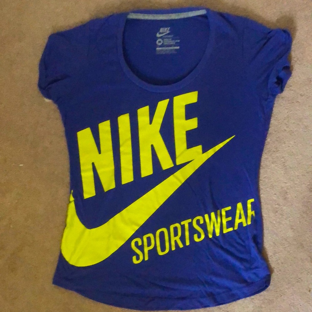Nike Short-Sleeve T-Shirt💋